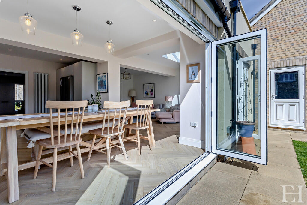 8645027-interiorW...