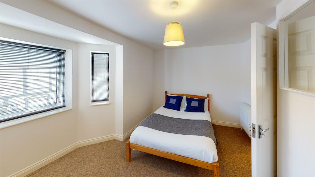 8-Montgomerie-Rd-Portsmouth-Bedroom (2).jpg