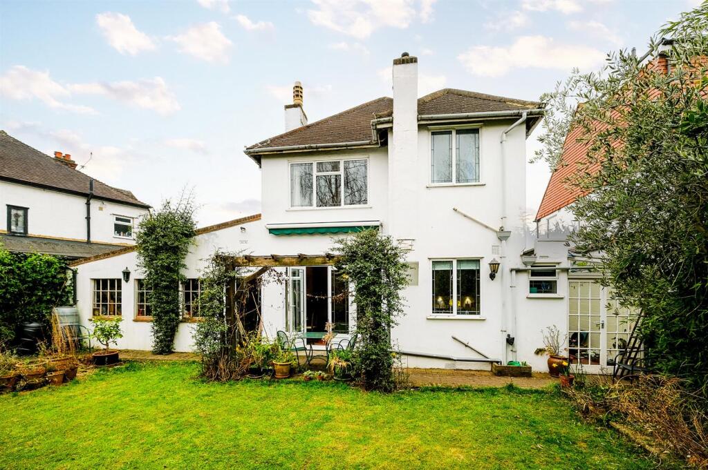 36 Manor Way-18_web.jpg