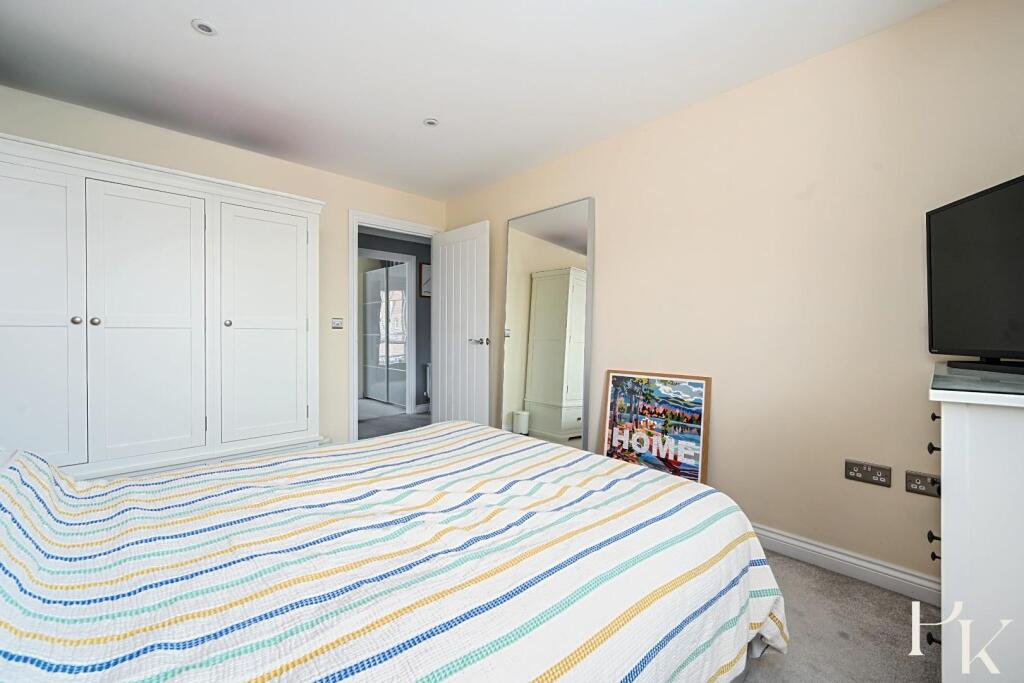 9 Monarch Way, BN43 (10).jpg