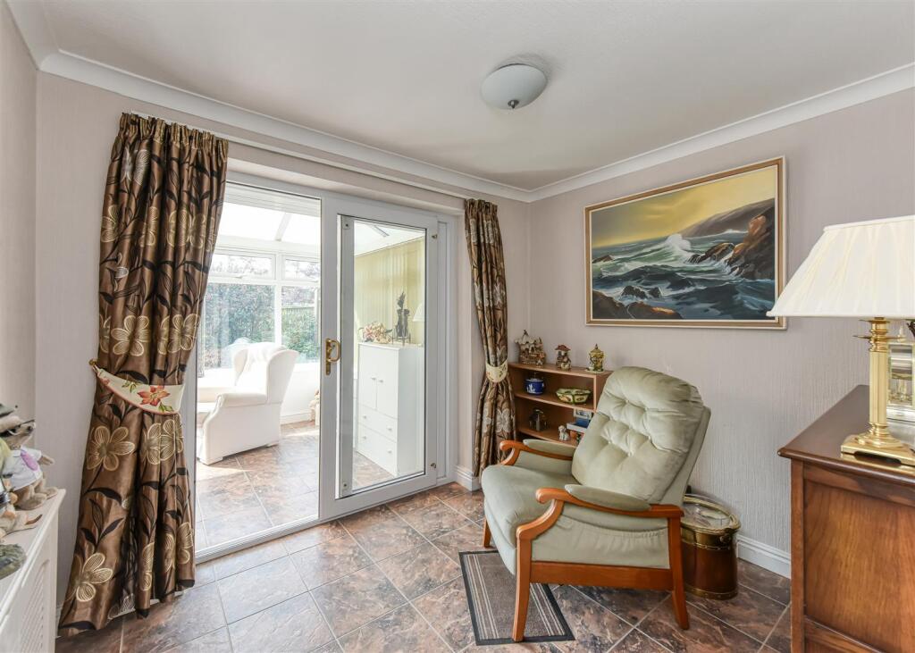 1 Oatlands Way-MAY25-bed2.jpg