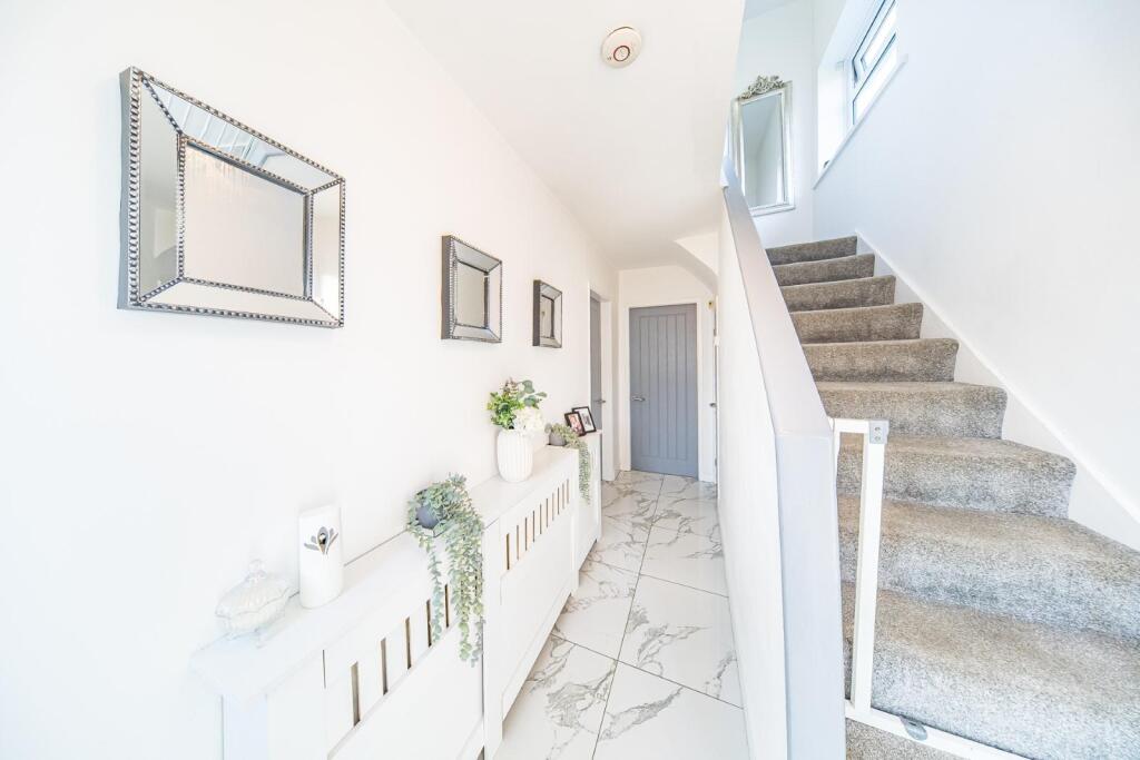 37 Deepdale Drive hall.jpg