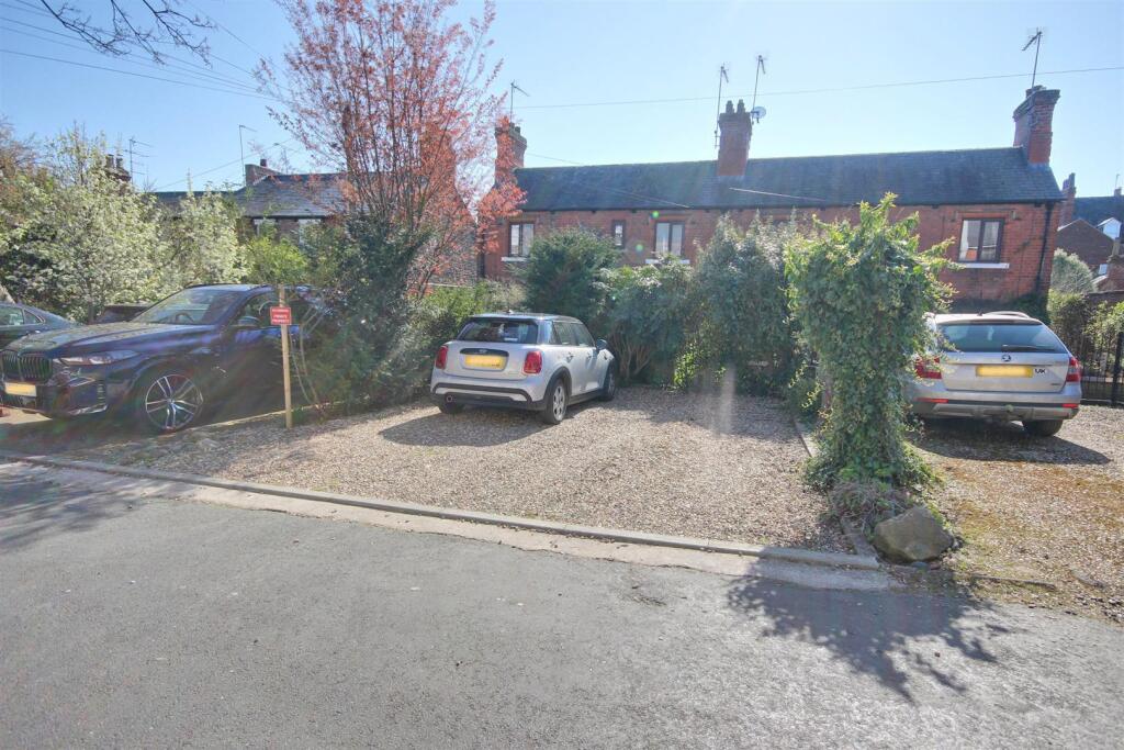 37 Woodlands.jpg