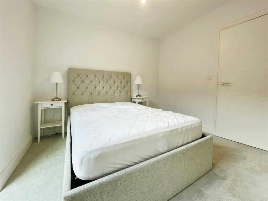 bed 202.jpg