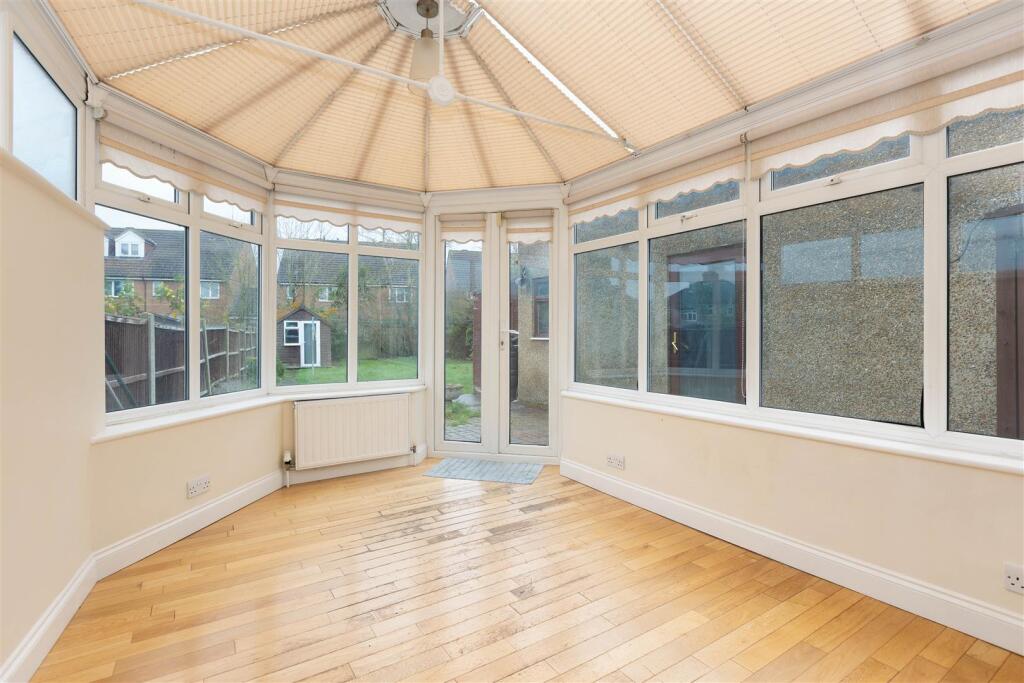 4 Holme Close-11.jpg