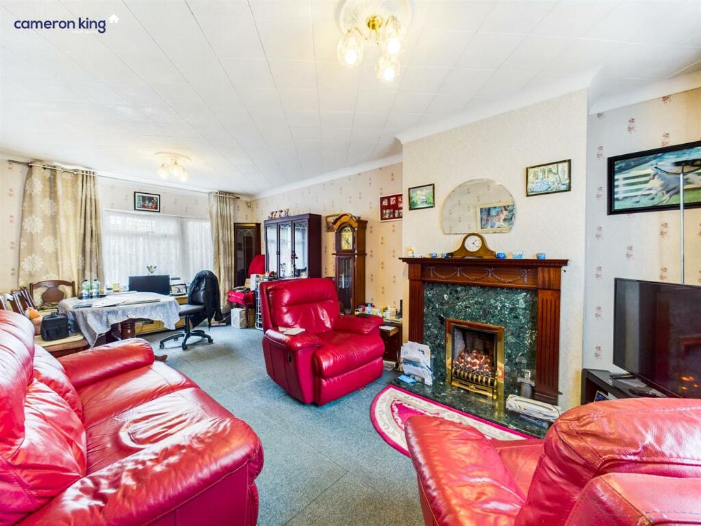 lounge1.jpg