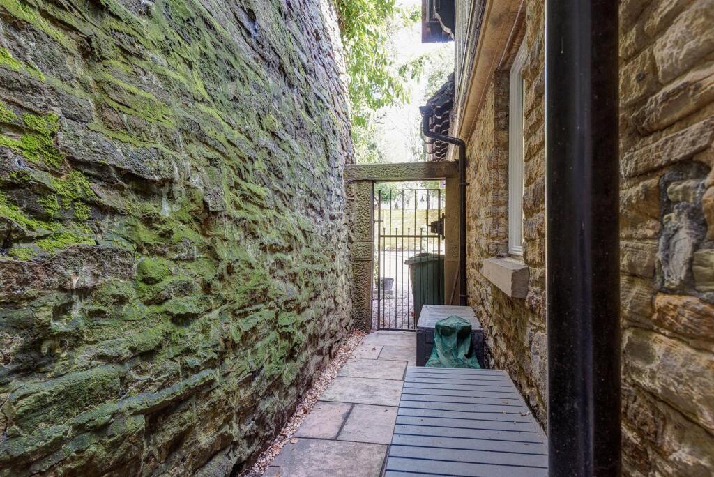TaptonHoltLodge(Exterior)(10of13).jpg
