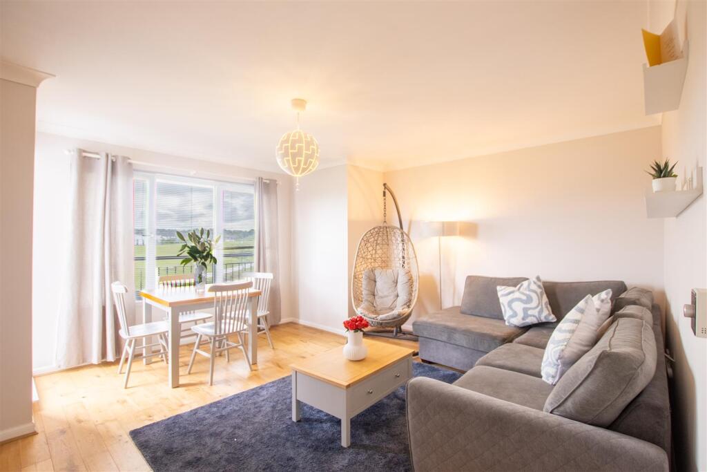 lounge-1.jpg