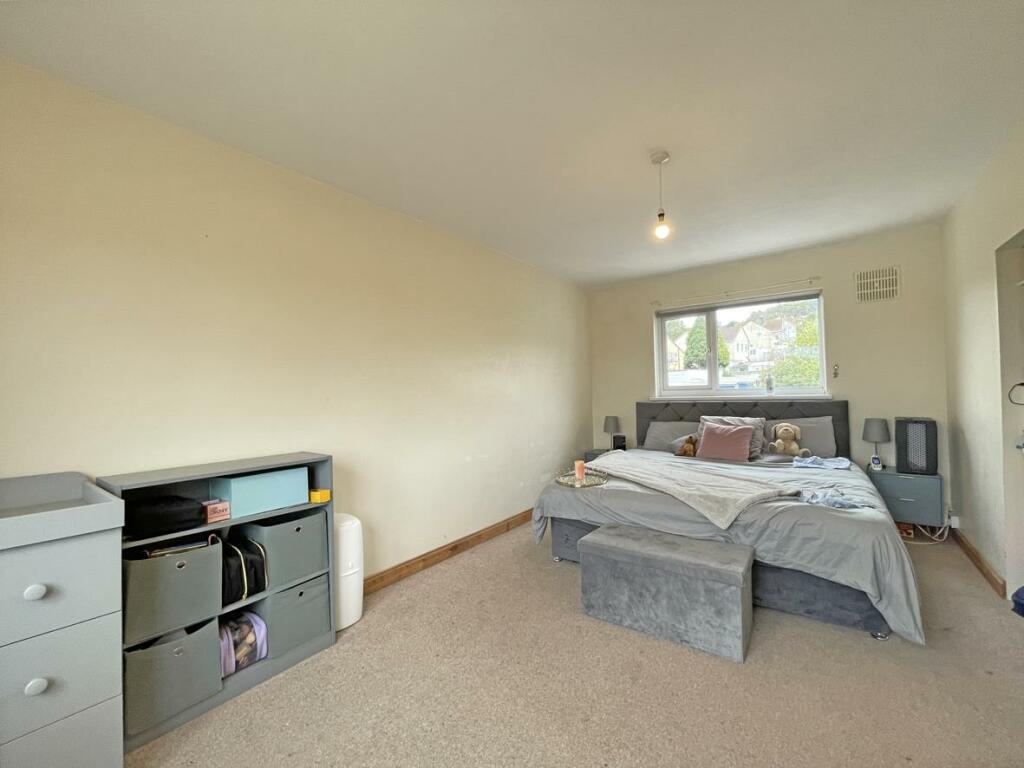 Hawkinge Gardens 102 Bed 1.jpg