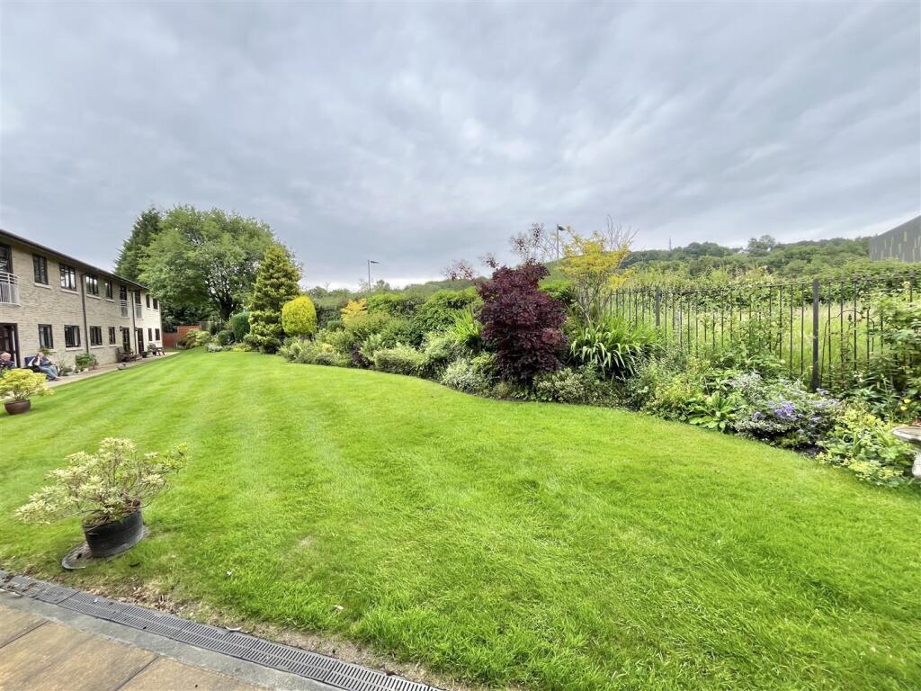 Communal Gardens and Parking