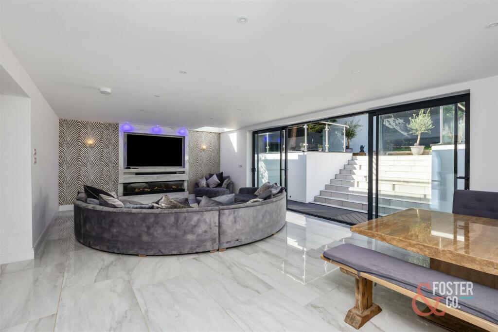 Eastwick Close, 3-019.jpg