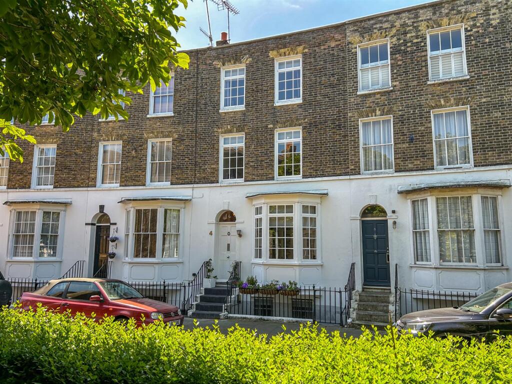 Liverpool Lawn.31.jpg