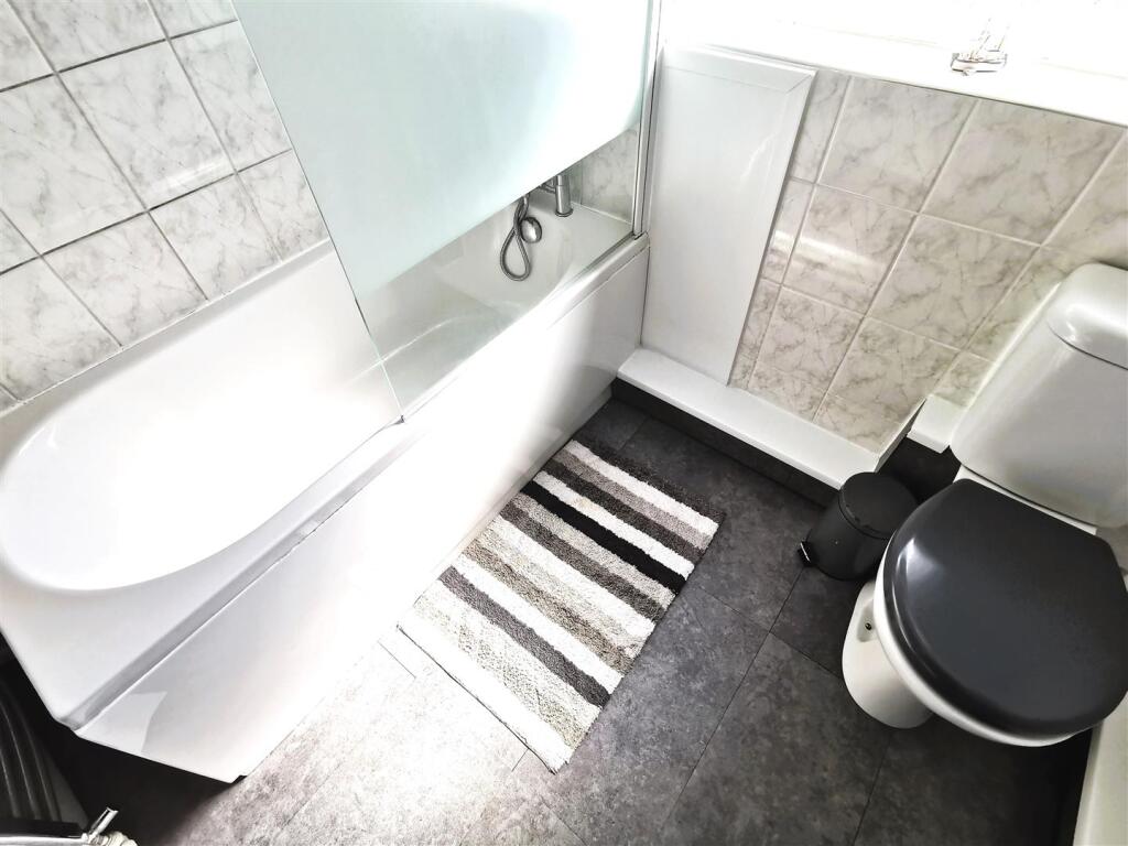 bathroom 2.jpg