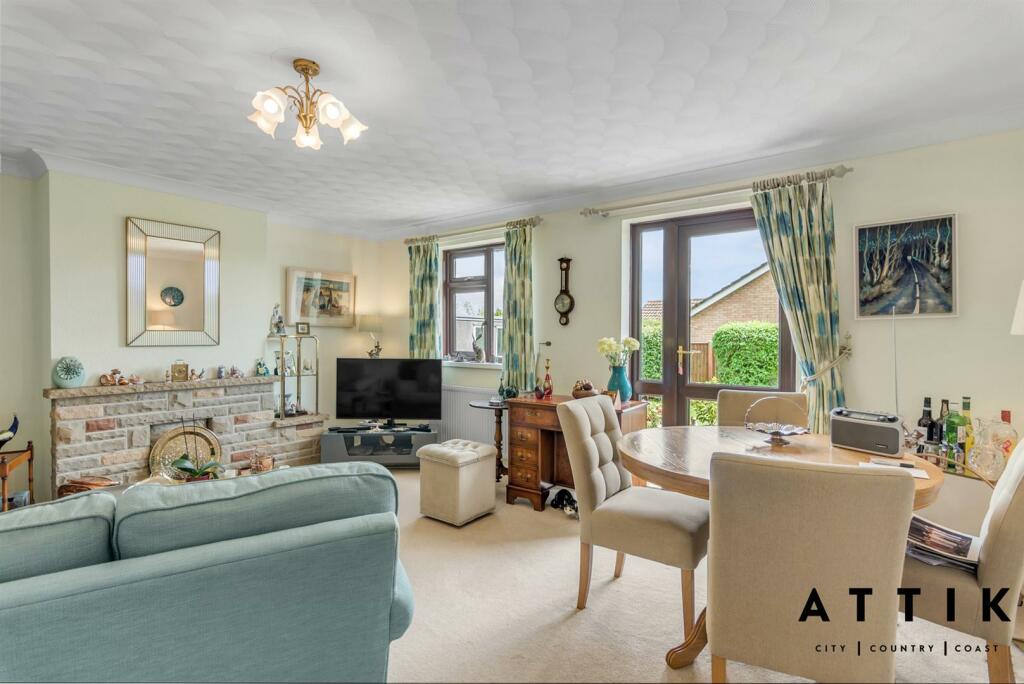 27 Dakings Drift halesworth IP19 8TQ (16).jpg