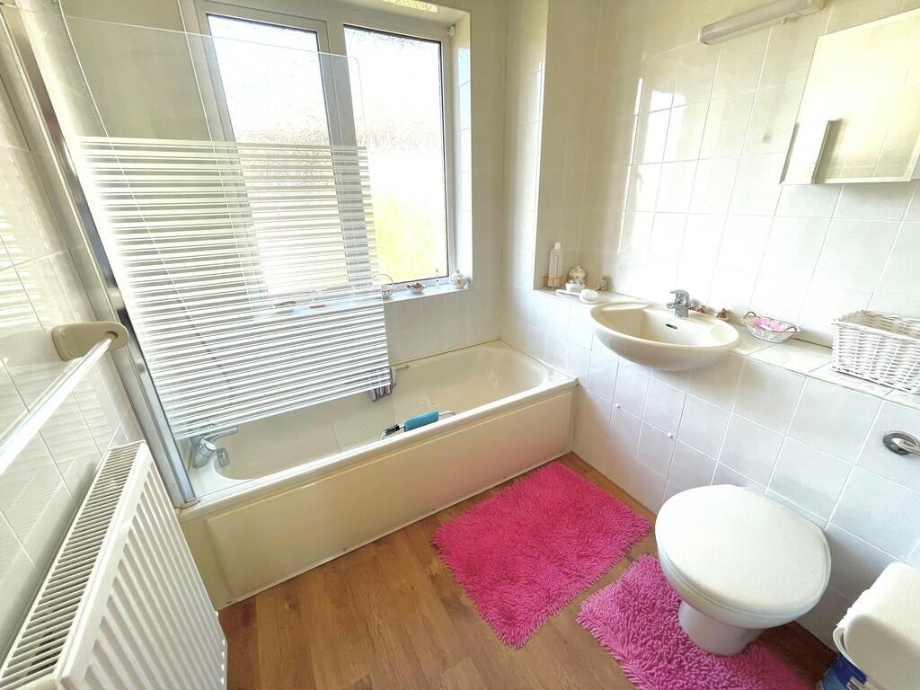23 The Leas Bathr...