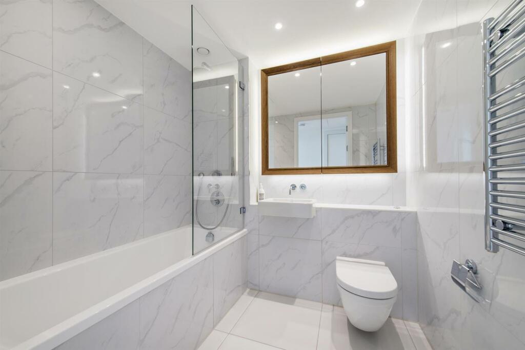Bathroom (2).jpg