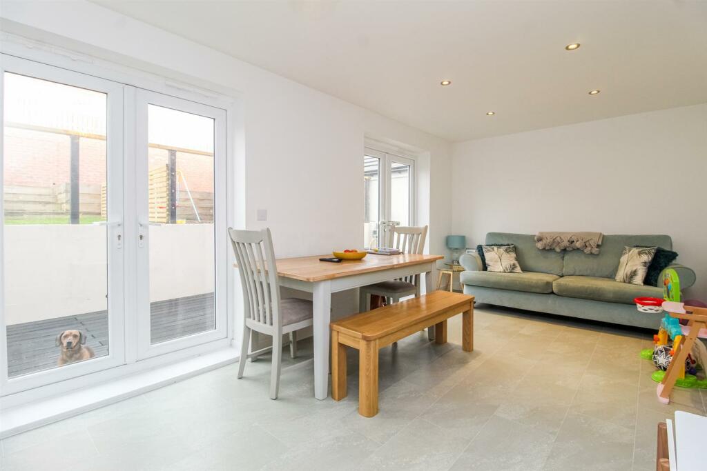 KITCHEN DINING ROOM