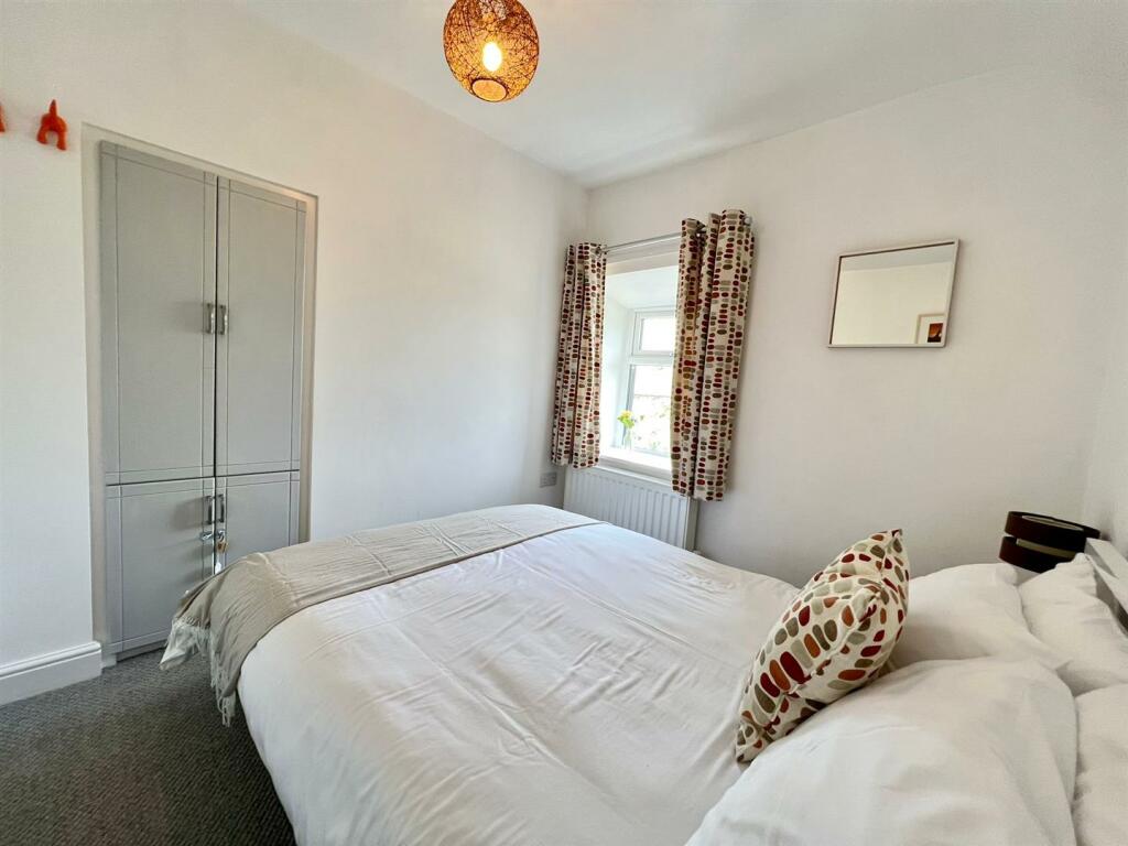 bedroom 2 (5).jpg