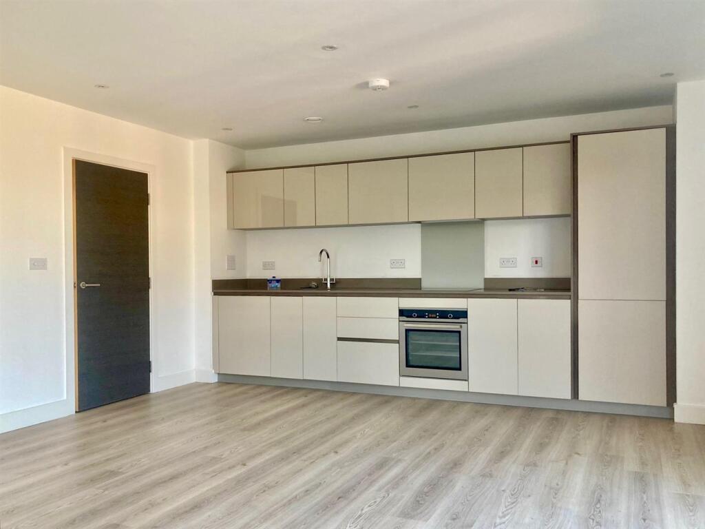SITTING / DINING ROOM &amp; KITCHEN