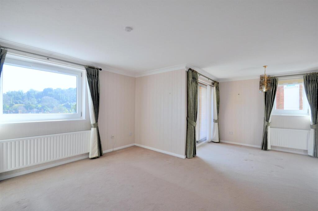 Sitting/Dining Room