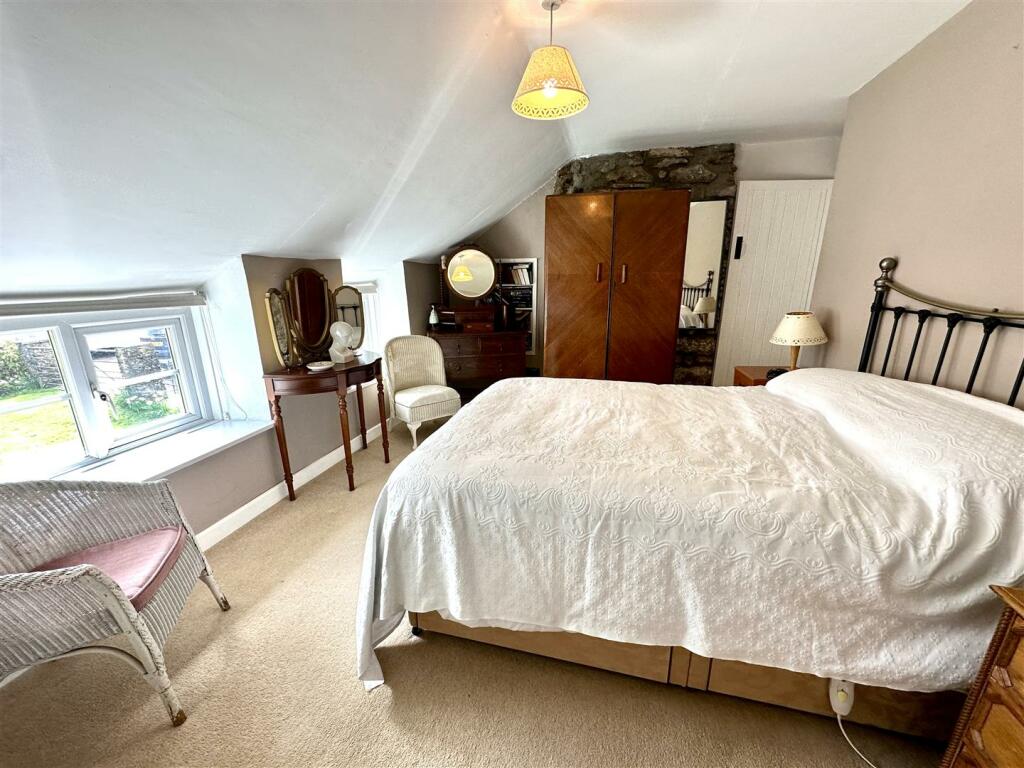 BEDROOM 2