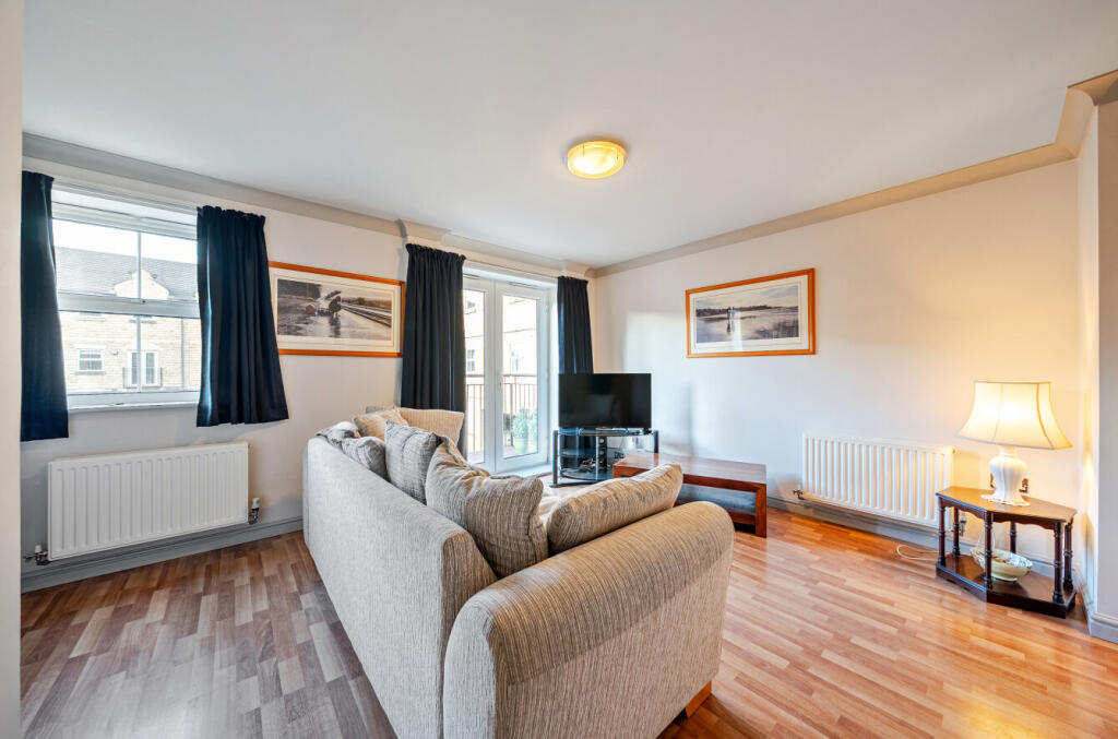 1372375-11-68fb4d...