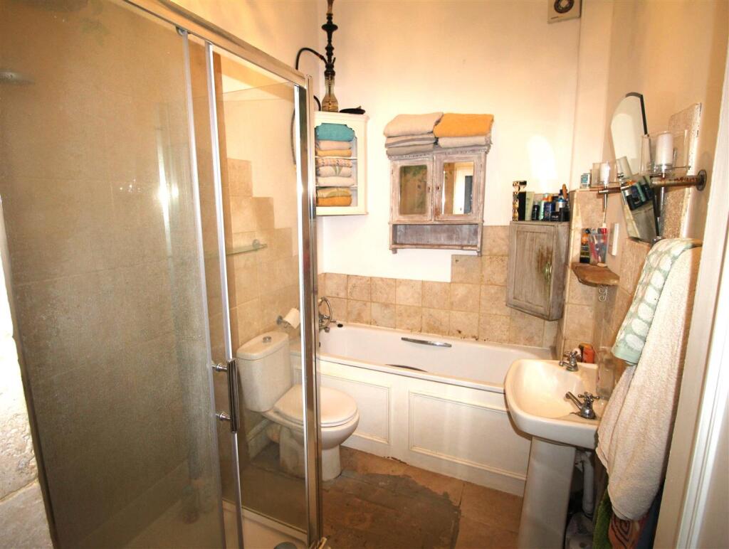 Shower room pic.JPG