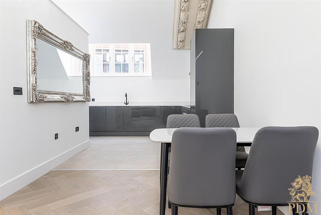 Apt 7, 33 Long Row, Nottingham City Centre (7 of 2