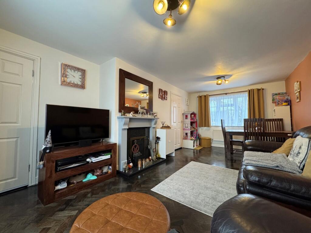 Lounge/Dining Room