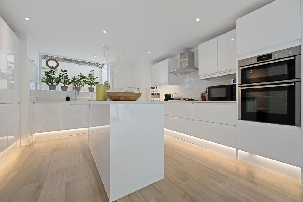 FBL - 52 Bolingbroke Road -  Kitchen3 (1).jpg