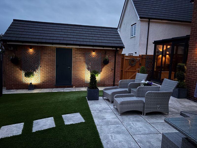 VENDOR NIGHT PHOTO REAR