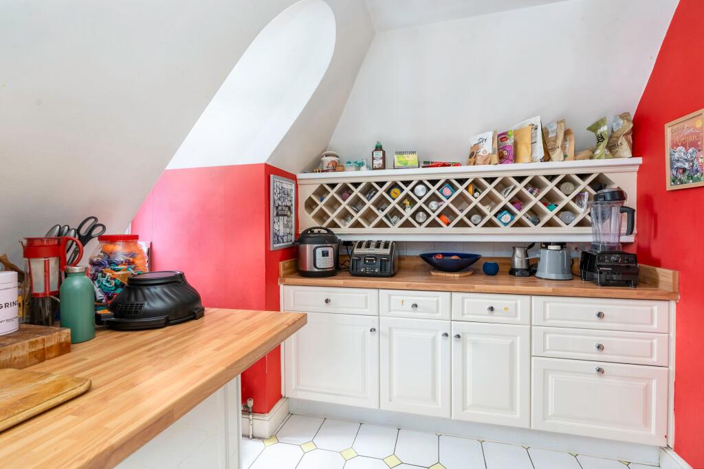 Kitchen 3 For Sale 3 Bedroom Flat Conservatory Court Upper Nowood SE19 www.steele.london