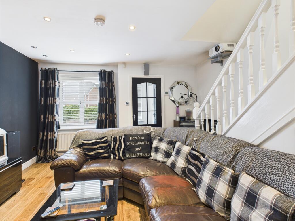 CAM03729G0-PR0057-STILL006