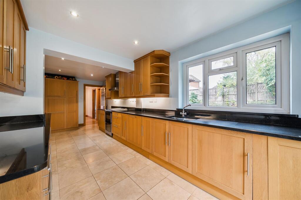 16 Nethercroft Drive, Packington