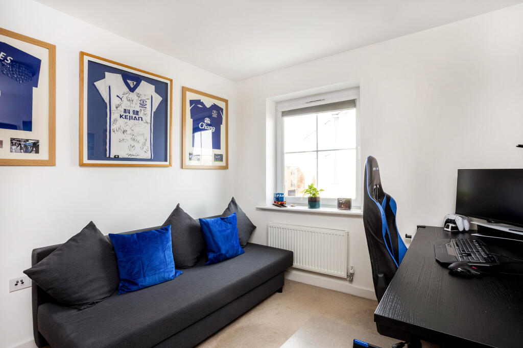 Bedroom / Office