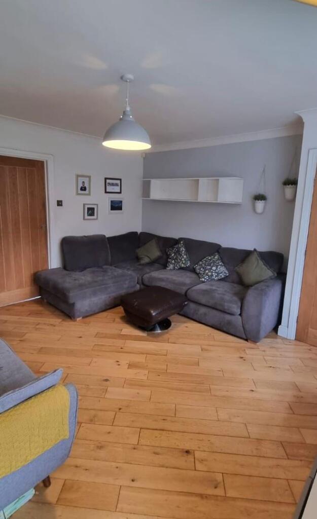 FAMILY LOUNGE ALTERNATIVE ANGLE