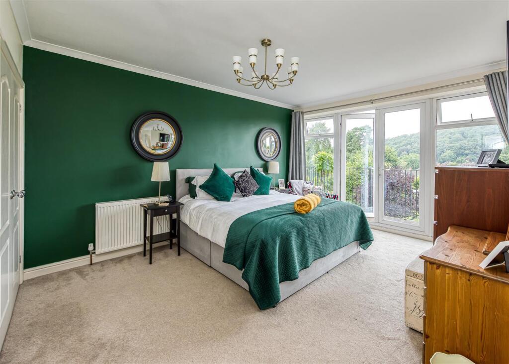 82 Station Road-Bedroom 1.jpg