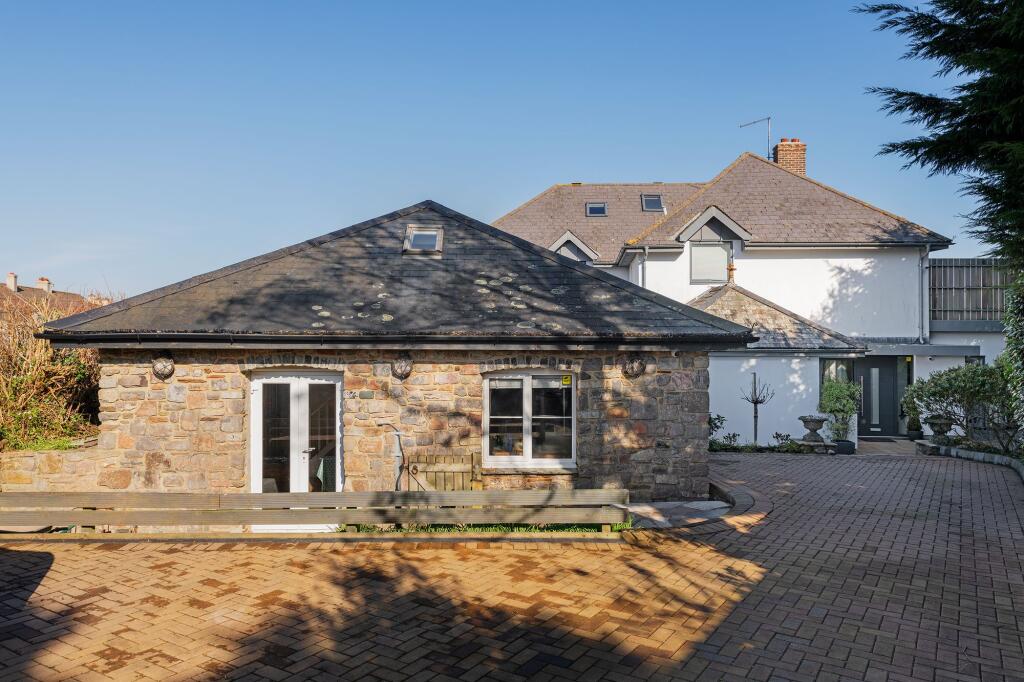 Annexe at 2 Yorke Road, Dartmouth