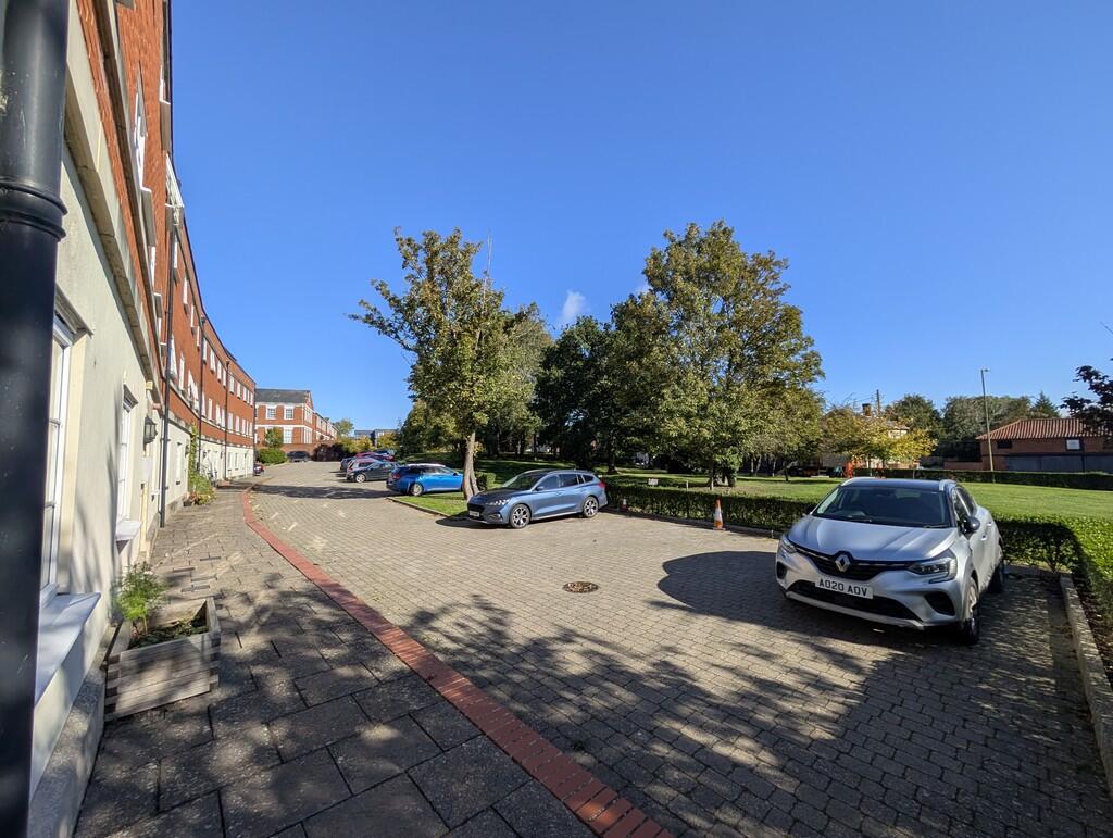 PXL_20251006_0956...