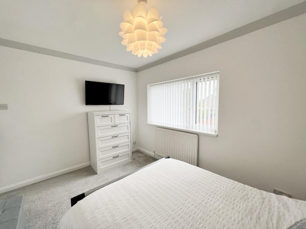 Bedroom 2 pic 3.jpg