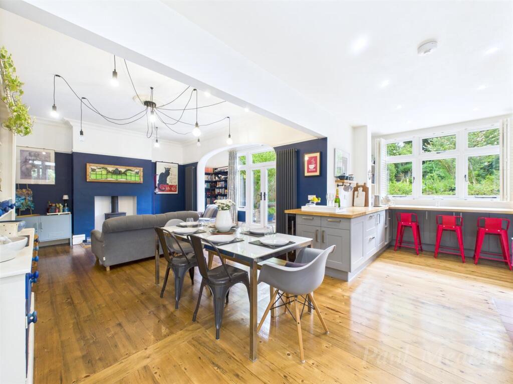 Kitchen Breakfast/ Living area