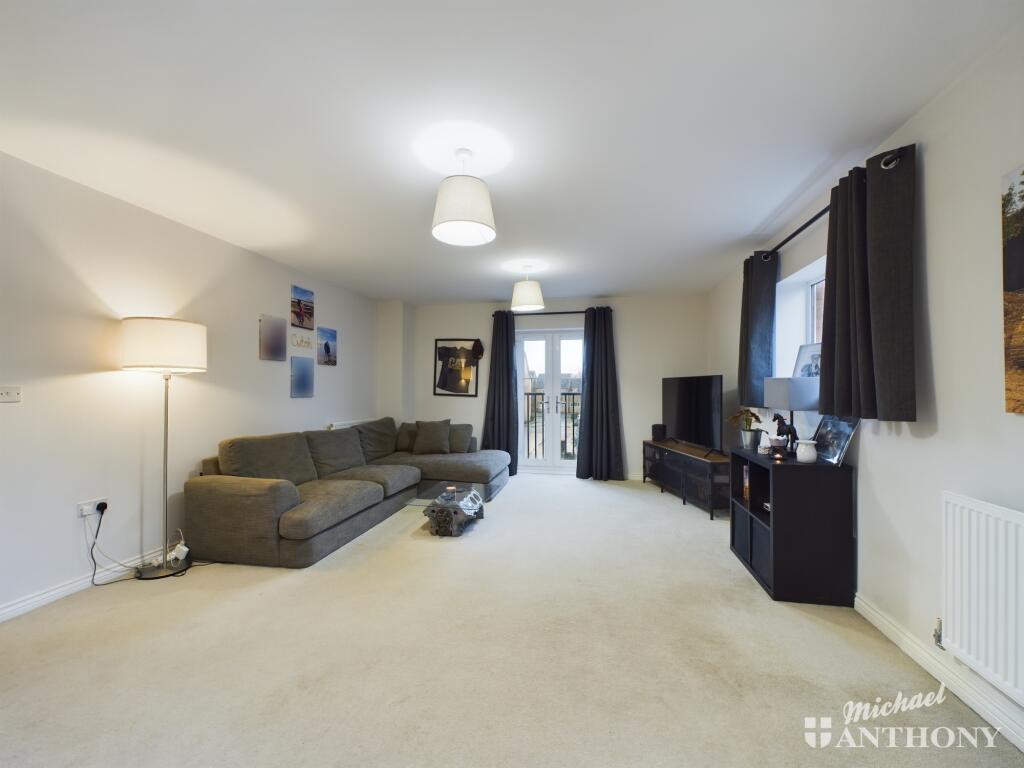 CAM02773G0-PR0236-STILL013