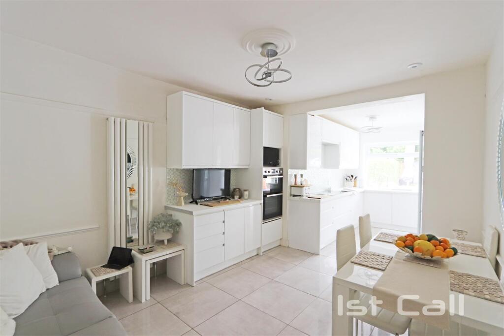Kitchen/ Living Room