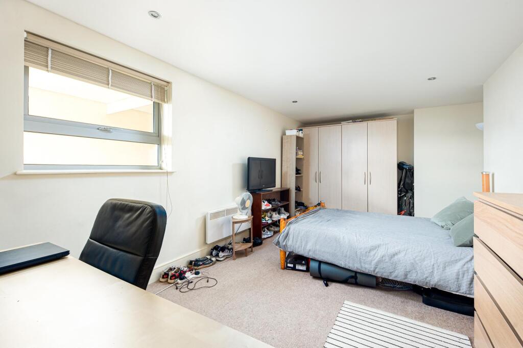 Bedroom1_1.jpg