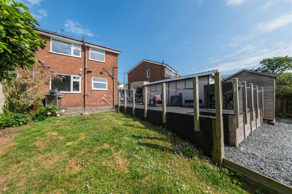 28 Oathills Drive-034.jpg