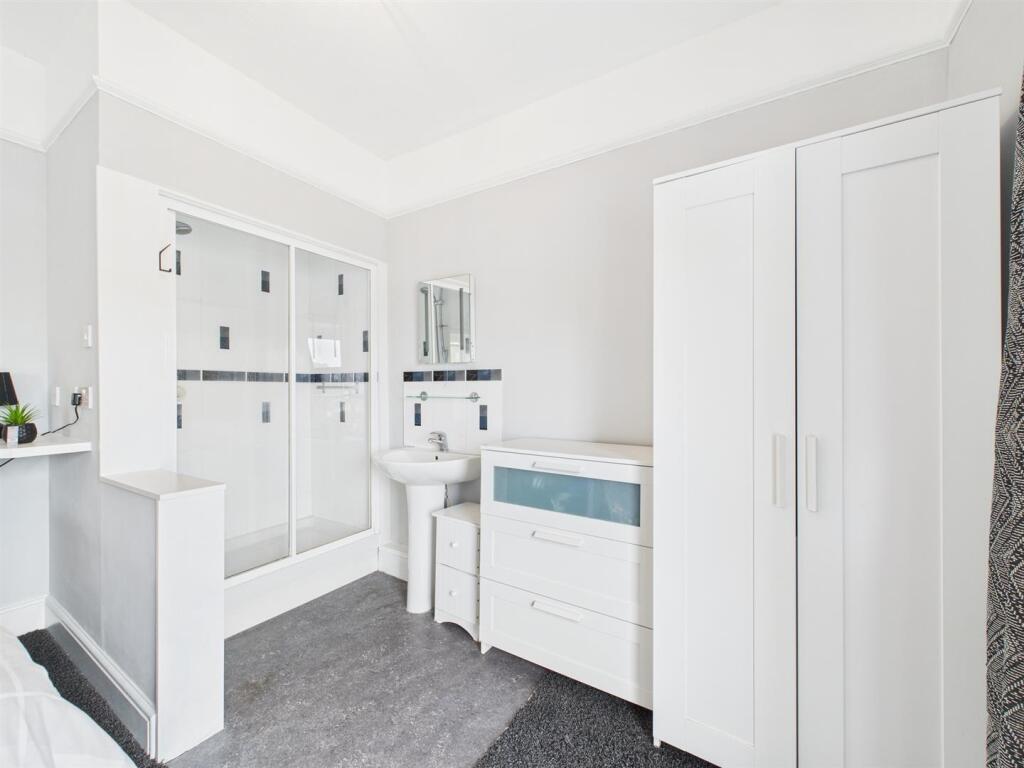 Bedroom Three En-suite