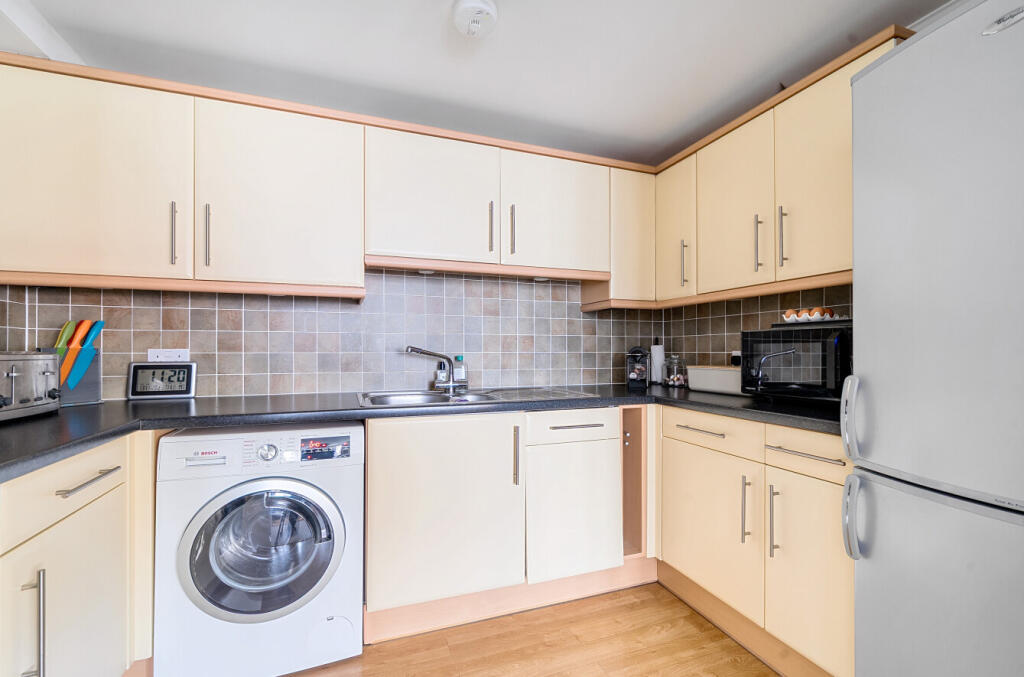 1377335-11-6915c5...