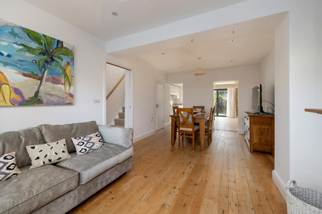 Sitting Room / Dining Room
