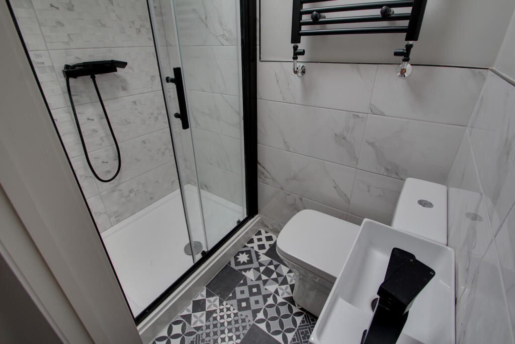 Shared Bathroom suit