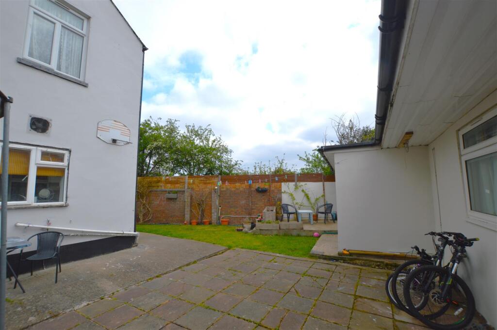 53 Hounslow Avenue rear garden.JPG